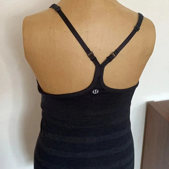 Lululemon Power Y tank black sz 6 great pre owned condition - Picture 2 of 3